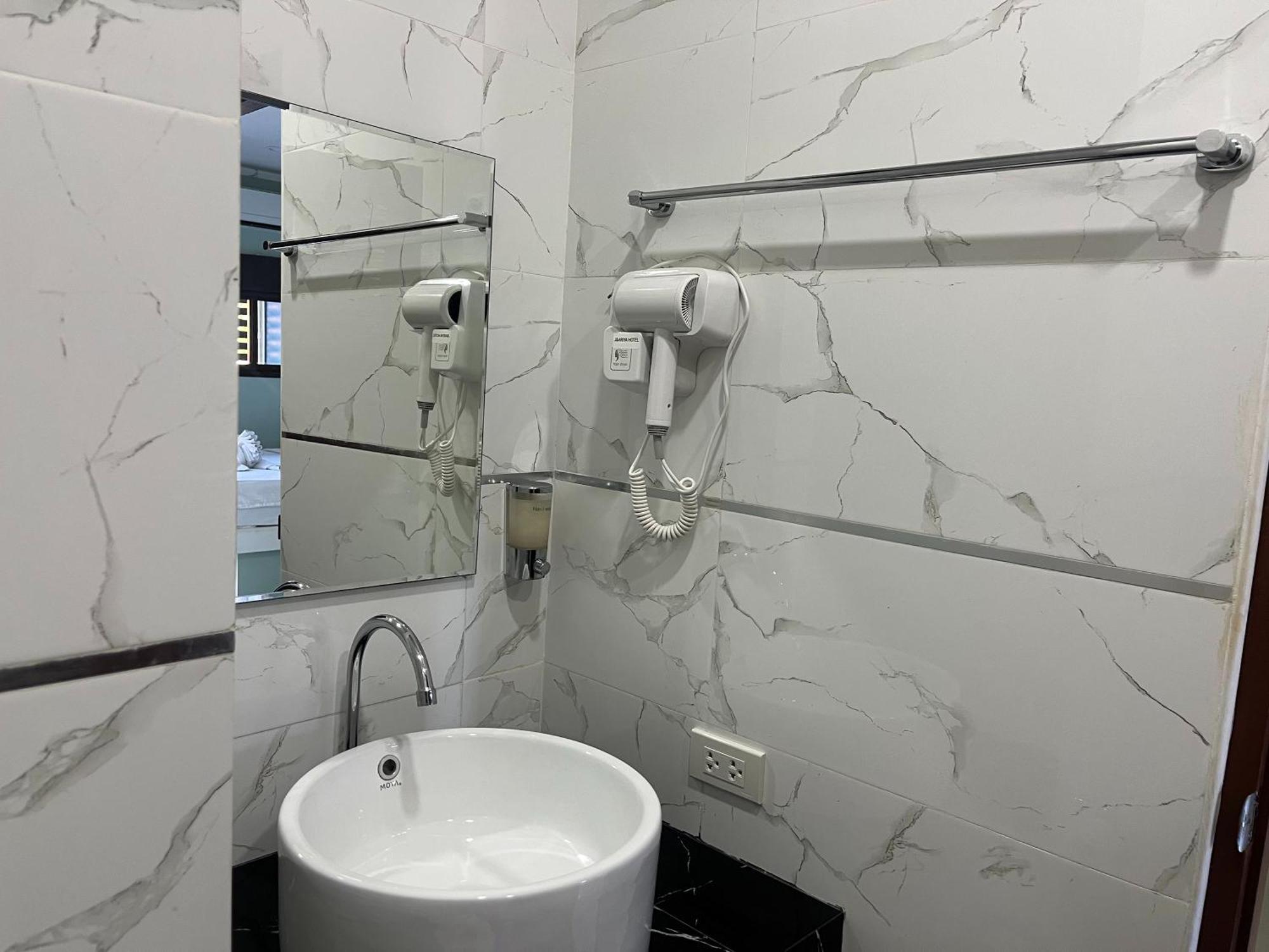 J & Ariya Hotel Near Samui Airport And Koh Phangan Pier ボプート エクステリア 写真
