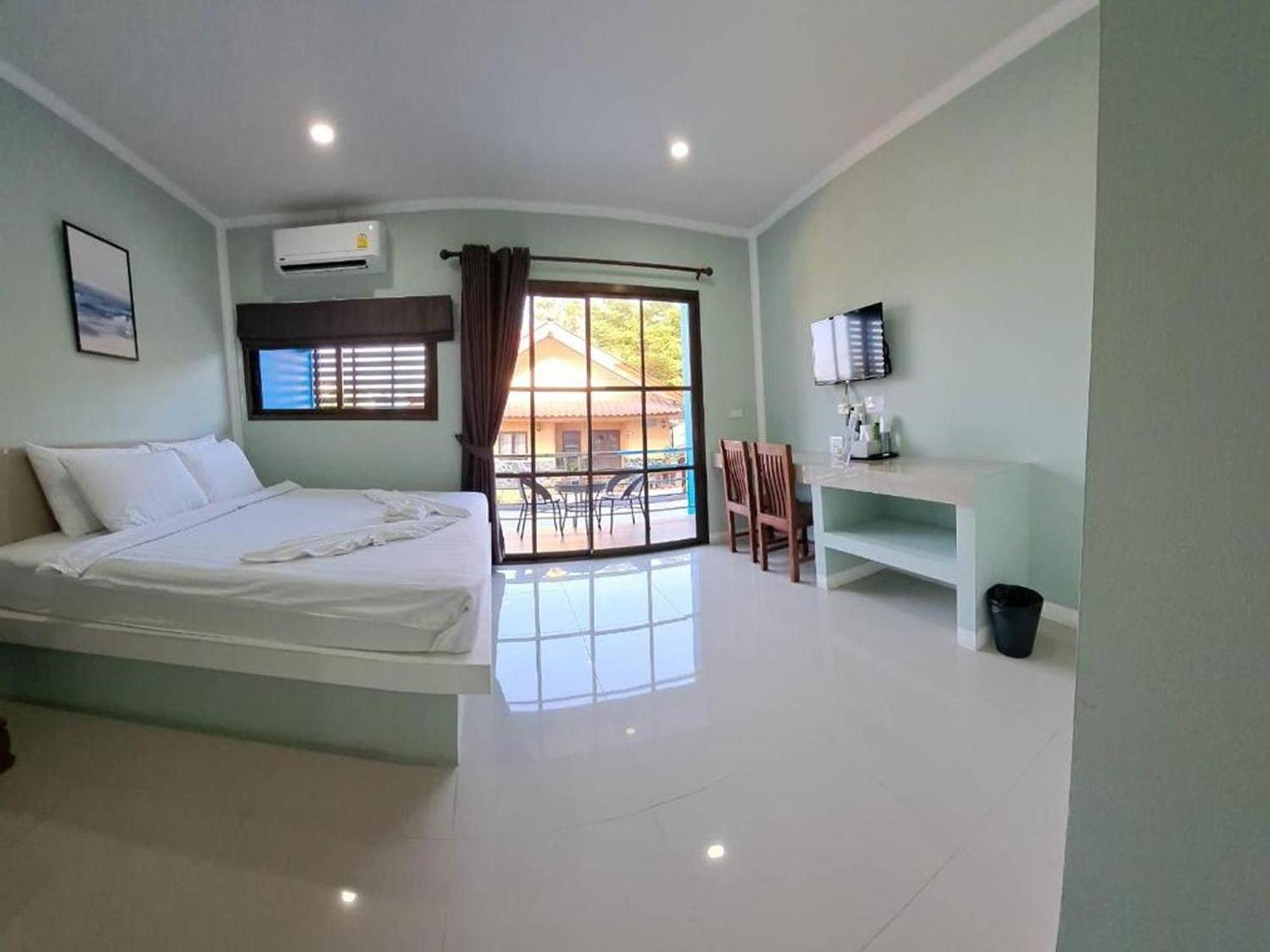 J & Ariya Hotel Near Samui Airport And Koh Phangan Pier ボプート エクステリア 写真