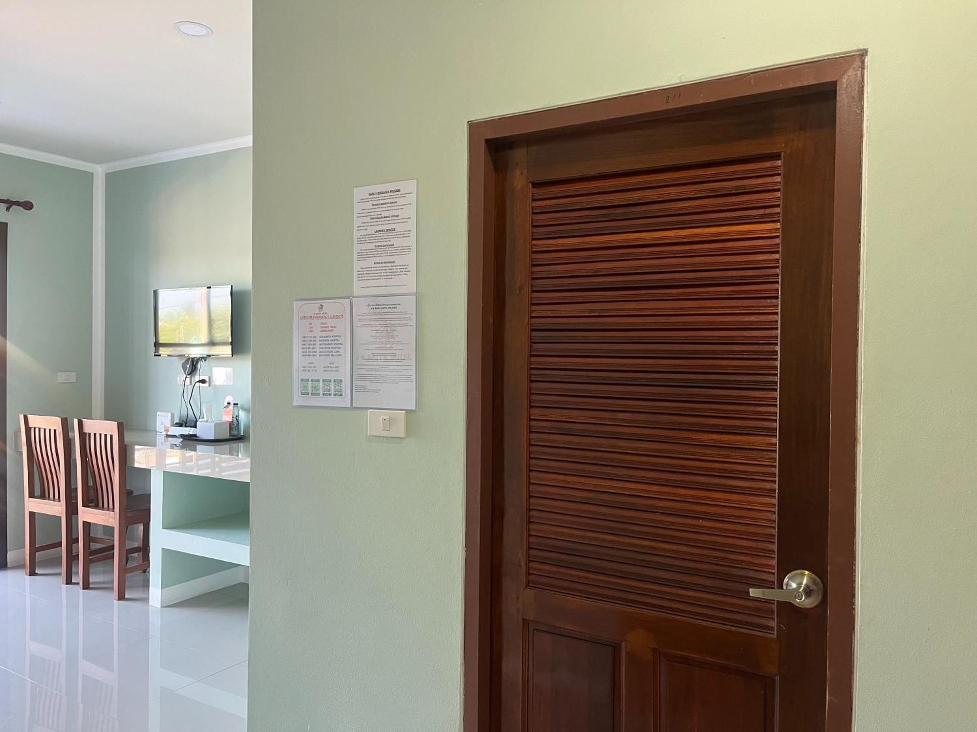 J & Ariya Hotel Near Samui Airport And Koh Phangan Pier ボプート エクステリア 写真