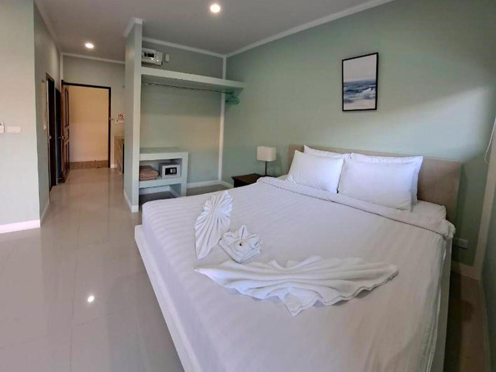 J & Ariya Hotel Near Samui Airport And Koh Phangan Pier ボプート エクステリア 写真