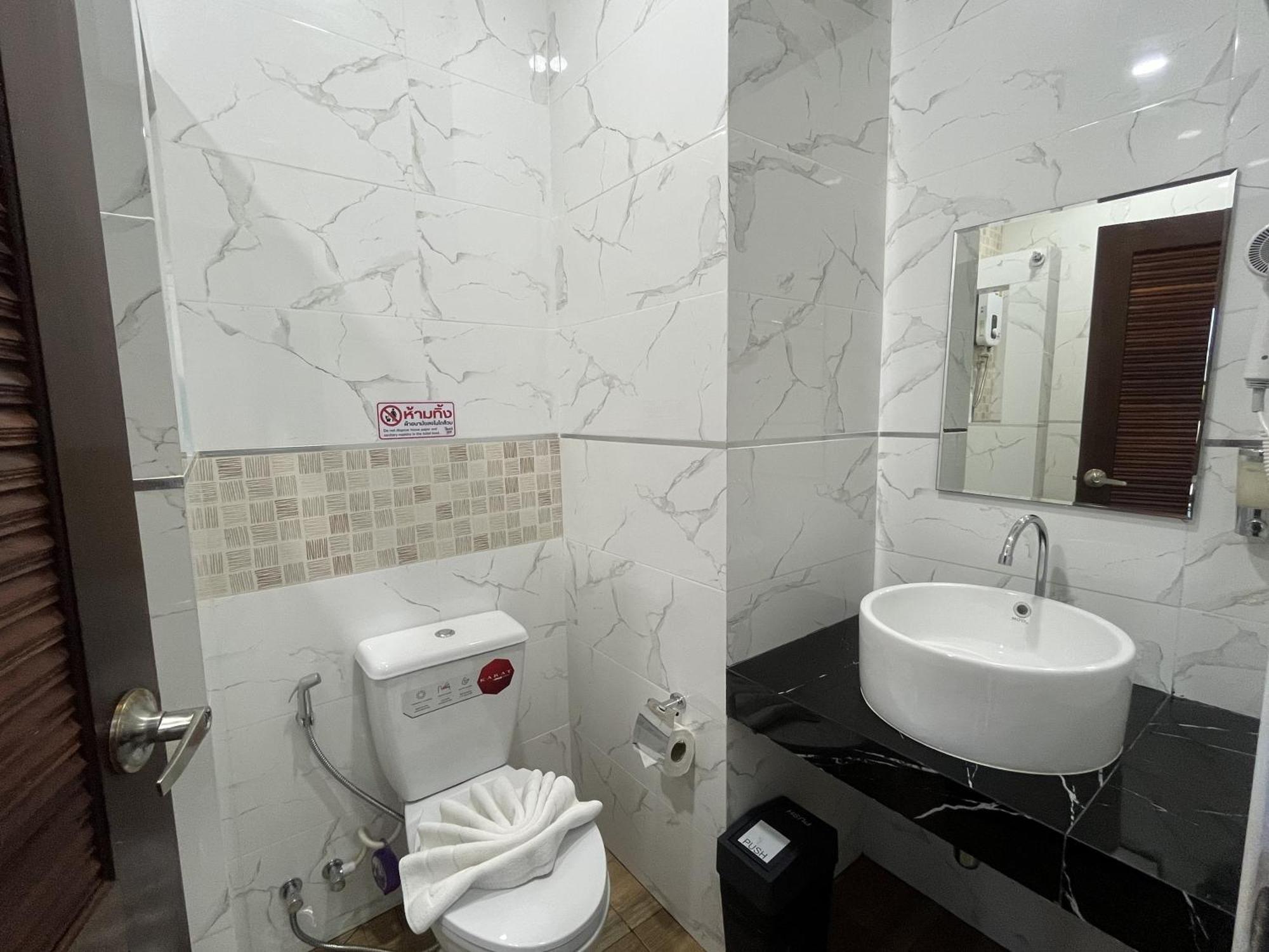 J & Ariya Hotel Near Samui Airport And Koh Phangan Pier ボプート エクステリア 写真
